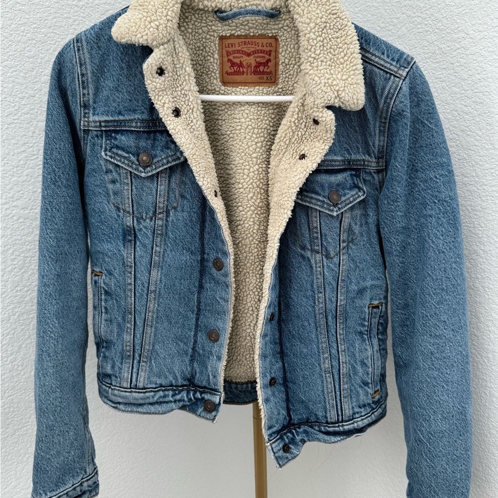 Levi's Classic Blue Denim Jacket with Sherpa Lining